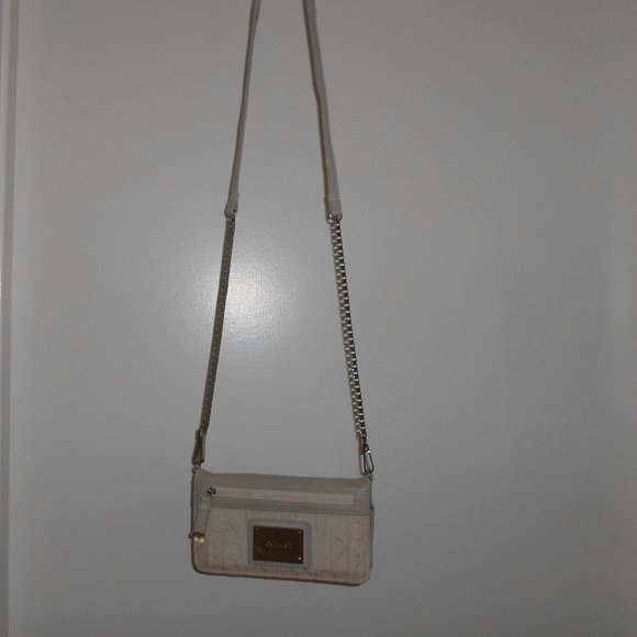 Calvin Klein Crossbody Wallet Bag - Picture 2 of 11